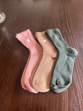 NWOT lululemon athletica Ribbed Crew Sock Trio — Pink, Tan & Olive Green